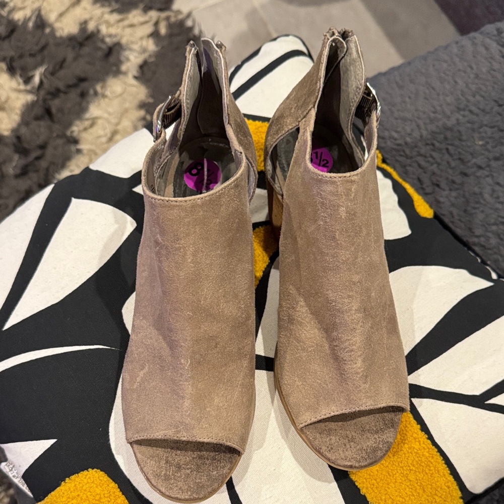Carlos by Carlos Santana Brown Peep-Toe Heeled Boots
